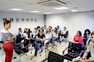 Alunos da Escola Professora Antonieta Cals visitam a Assembleia