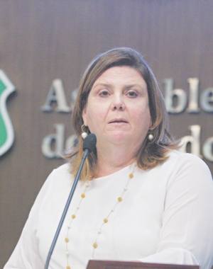 A deputada Fernanda Pessoa (PR) diz considerar normal a atitude de políticos que optam pela troca de agremiação procurando maior comodidade