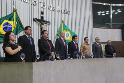 Servidores públicos são homenageados em solenidade na AL