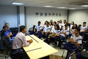 Alunos da Escola Nossa Senhora das Graças participam do projeto O Parlamento e sua História