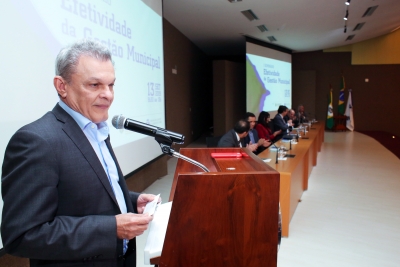 Presidente da AL, deputado José Sarto, fala durante o I Seminário de Efetividade da Gestão Municipal