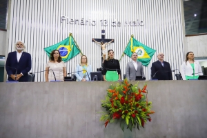 Alece celebra os 50 anos de fundação do curso de Enfermagem da UVA