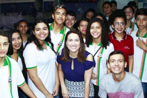 Deputada Érika Amorim e Alunos do 9ºano da Escola de Ensino Infantil e Fundamental Dalva Pontes da Rocha