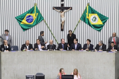 Entidades e instituições bancárias debatem renegociação de dívidas rurais