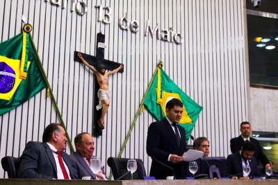 Leitura do expediente na abertura da sessão plenária desta terça-feira