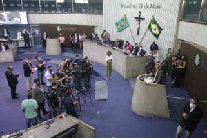 Deputados se despedem de Sarto que assume a Prefeitura de Fortaleza em 1º de janeiro