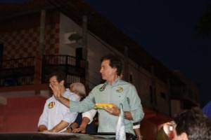 Eunício durante carreata no bairro Vila Velha