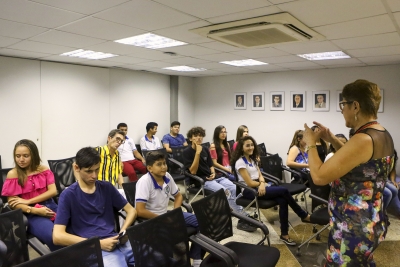 Memorial da AL recebe jovens da escola Professor Edmilson Guimarães de Almeida