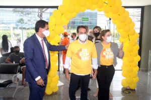 Presidente da AL-CE, deputado Evandro Leitão participa do “Abraço Amarelo”