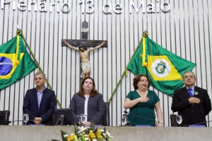 Colégio Carlos Lobo recebe homenagem da AL pelos 35 anos de fundação