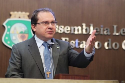 Deputado estadual Carlos Matos sai em defesa de Tasso 