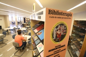 Livro sobre voluntariado é o destaque da última roda de biblioterapia de 2017