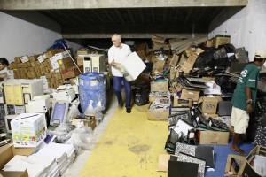 Doação de material reciclável aos catadores da Serrinha