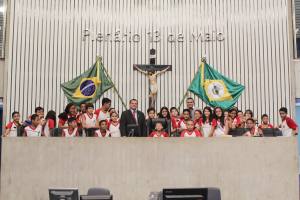 Plenário da Assembleia recebe estudantes de Fortaleza