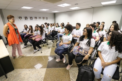 Alunos da EEEP Paulo VI participam do Projeto O Parlamento e Sua História