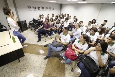 Assembleia recebe jovens da Escola Joaquim Moreira de Sousa nesta terça