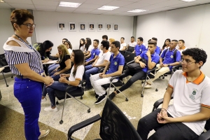 Jovens da Escola Estadual Padre Guilherme Waessen visitam Assembleia