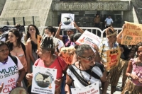 Movimentos ambientalistas protestaram ontem na Assembleia contra projeto que dá incentivos para instalação de termelétricas no Ceará