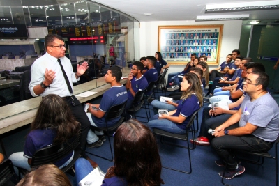 Estudantes do 2º e 3º Ano da Escola de Ensino Fundamental e Médio Renato Braga