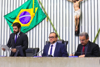 Leitura do expediente na abertura da sessão plenária desta terça-feira 