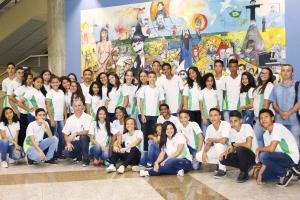 Alunos do Liceu Domingos Brasileiro visitam a Assembleia