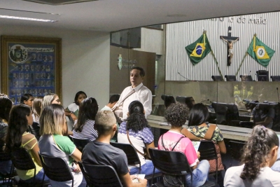 Alunos de escola de Aquiraz visitam AL e conversam com deputado Heitor Férrer