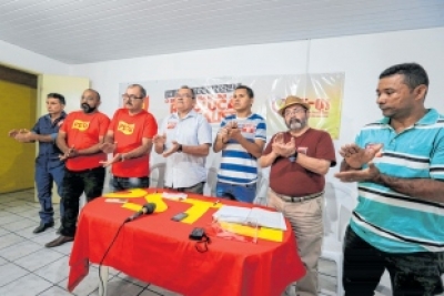 Francisco Gonzaga, ao centro, foi oficializado candidato a governador pelo PSTU. À esquerda dele, está Reginaldo Ferreira, o candidato a vice