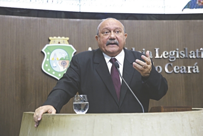 Para Fernando Hugo, a falta de atenção dos deputados para temas locais é reflexo de problemas econômicos causados, segundo ele, na gestão do PT 