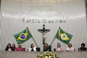 AL celebra Dia Internacional da Mulher e homenageia 19 cearenses