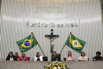 AL celebra Dia Internacional da Mulher e homenageia 19 cearenses