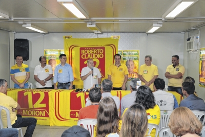 Roberto Cláudio recebe a adesão dos integrantes do PRB, em evento registrado na manhã de sábado no seu comitê central de campanha 