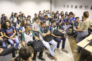 Alunos da Escola Estadual Adauto Bezerra visitam Assembleia