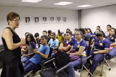 Alunos da Escola Professora Maria Gonçalves visitam Assembleia Legislativa