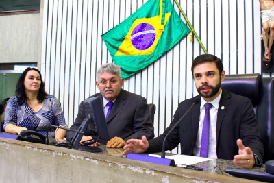 Leitura do expediente na abertura da sessão plenária desta sexta-feira