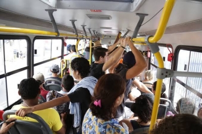 Campanha contra assédio sexual em transporte público agora é lei