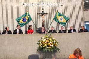 Ministra Luciana Lóssio recebe Título de Cidadã Cearense em solenidade na AL