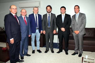 Presidente da Assembleia Legislativa, deputado José Sarto, recebe visita dos deputados estaduais do Pará 