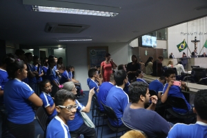 Alunos do Instituto de Surdos do Ceará conhecem Assembleia