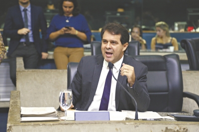 Líder do Governo na AL, Evandro Leitão reconhece que, com a proximidade da eleição, &quot;demandas e angústias dos deputados vão aumentar&quot;