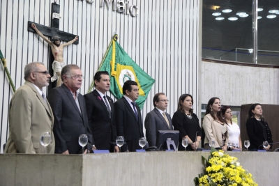 Terapeutas e fisioterapeutas recebem homenagem em solenidade na AL