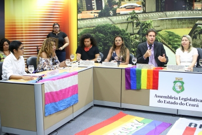 Situação de violência contra população LGBT exige políticas públicas efetivas