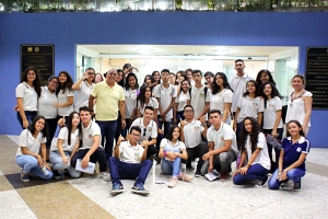 Estudantes da Escola de Ensino Médio de Tempo Integral Antônio Bezerra