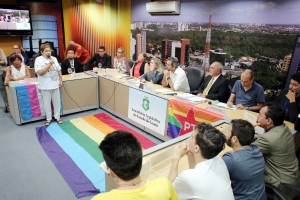 Autoridades apoiam projeto que prevê LGBTcídio como homicídio qualificado