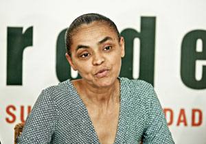 Marina Silva cumpriu, ontem, agenda em Fortaleza para difundir a Rede Sustentabilidade. Ela deu entrevista coletiva à tarde e seguiu para o Instituto Federal do Ceará (IFCE), onde encontrou apoiadores da Rede