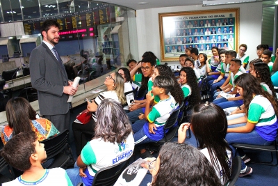 Deputado Guilherme Landim recebe alunos da Escola de Ensino Fundamental Josefa Sá 