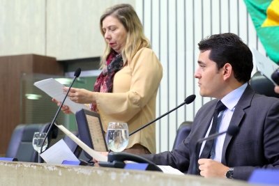 Leitura do expediente na abertura da sessão plenária