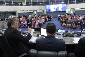 Solenidade homenageia médicos veterinários e protetores de animais