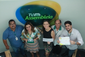 Equipe da TV Assembleia vencedora do I Prêmio Adpec