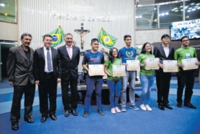 Mais notícias de Cidade: Assembleia presta homenagem a alunos