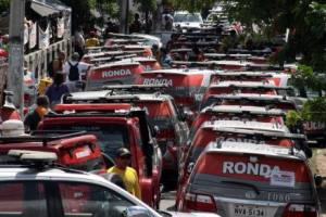 Viaturas paradas na 6ª Companhia do 5º Batalhão, em 3 de janeiro de 2012, principal momento da greve